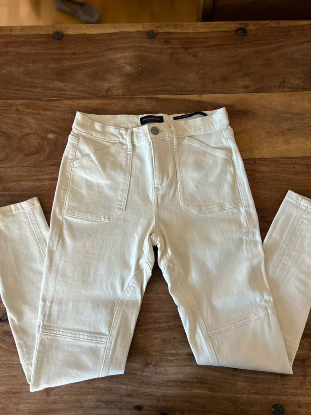 Banana Republic Mid Rise Skinny White Jeans!
